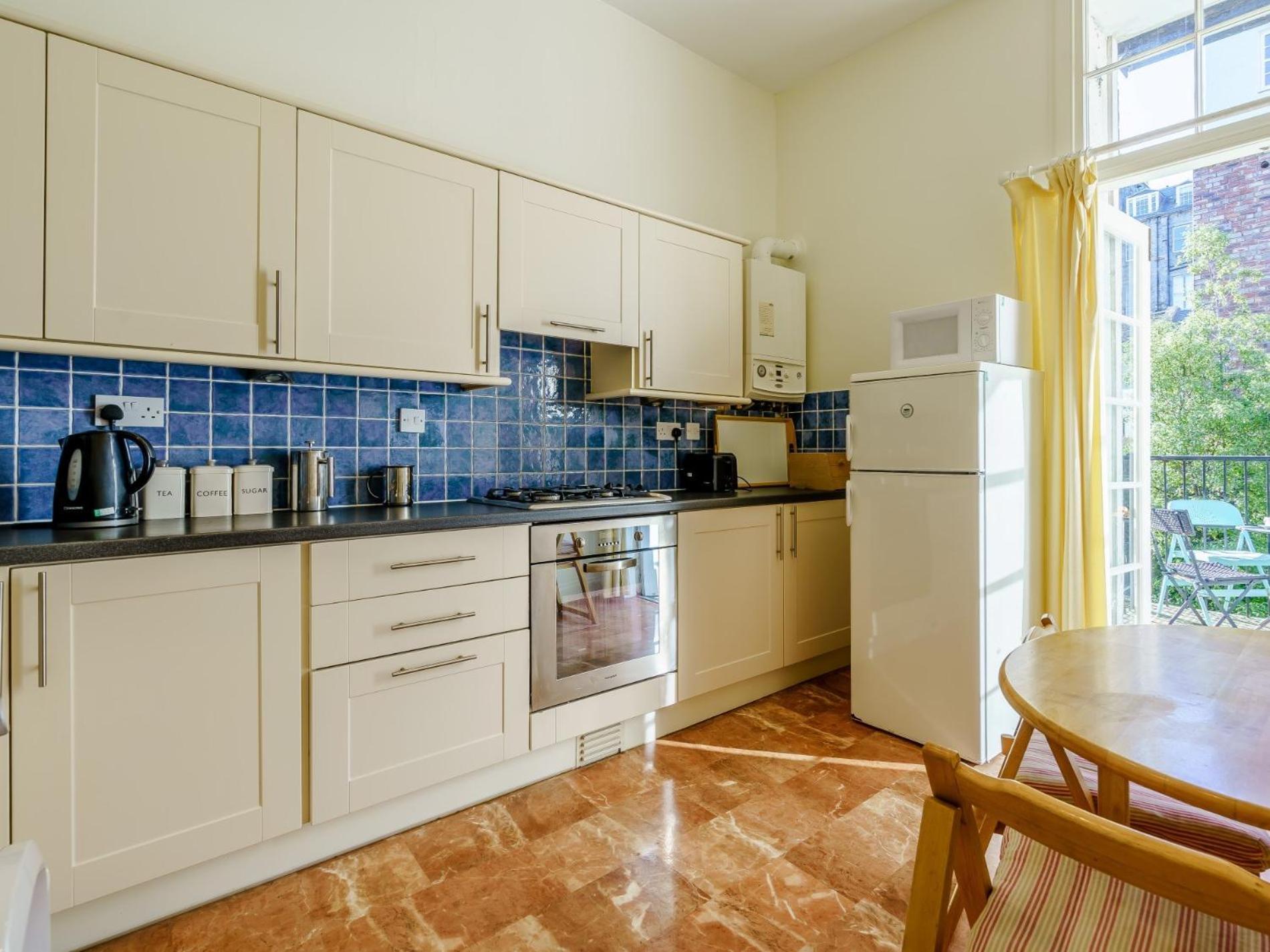 3 Bed In 79008 Apartment *